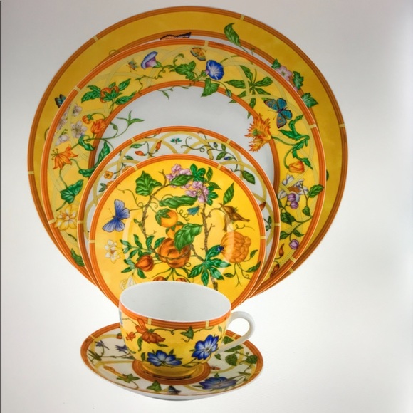 HERMÈS 60 pieces yellow & multicolored DINNERWARE. - Picture 3 of 8